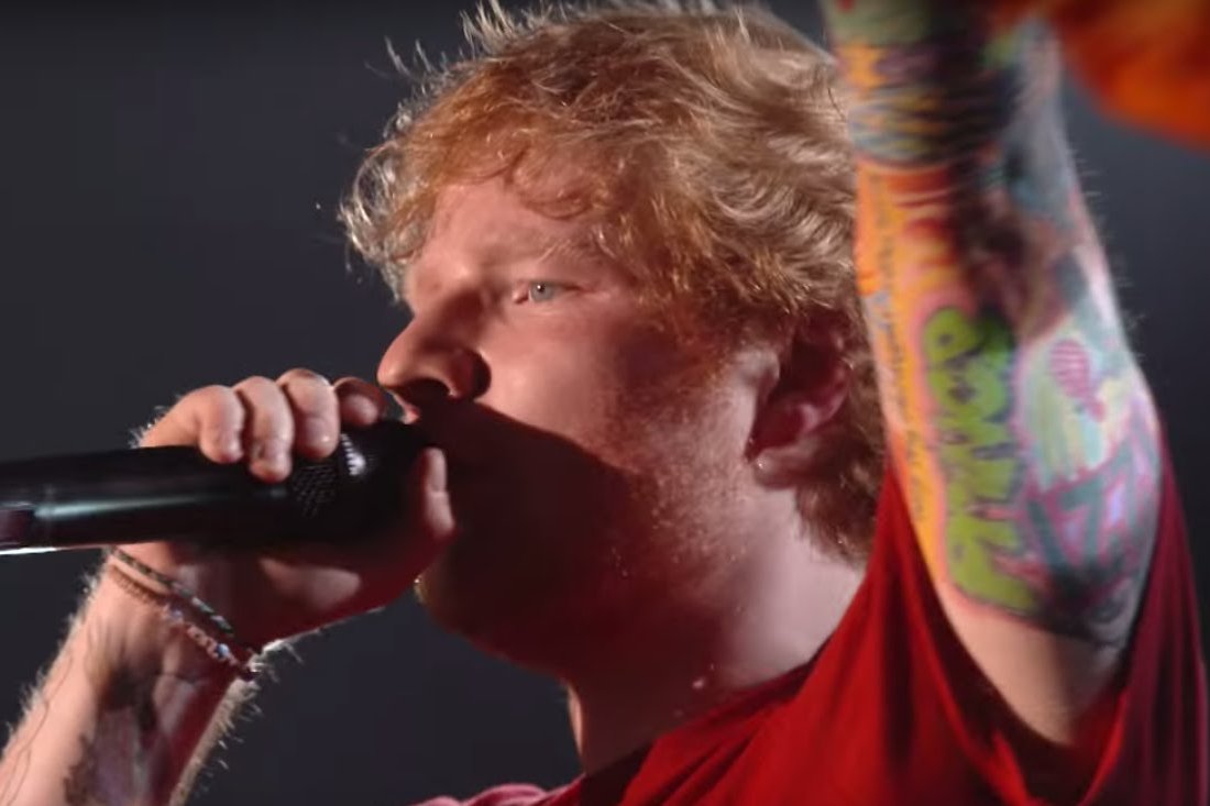 Ed Sheeran gra dwa koncerty w Warszawie. W czasie pierwszego wystąpił w koszulce Polski