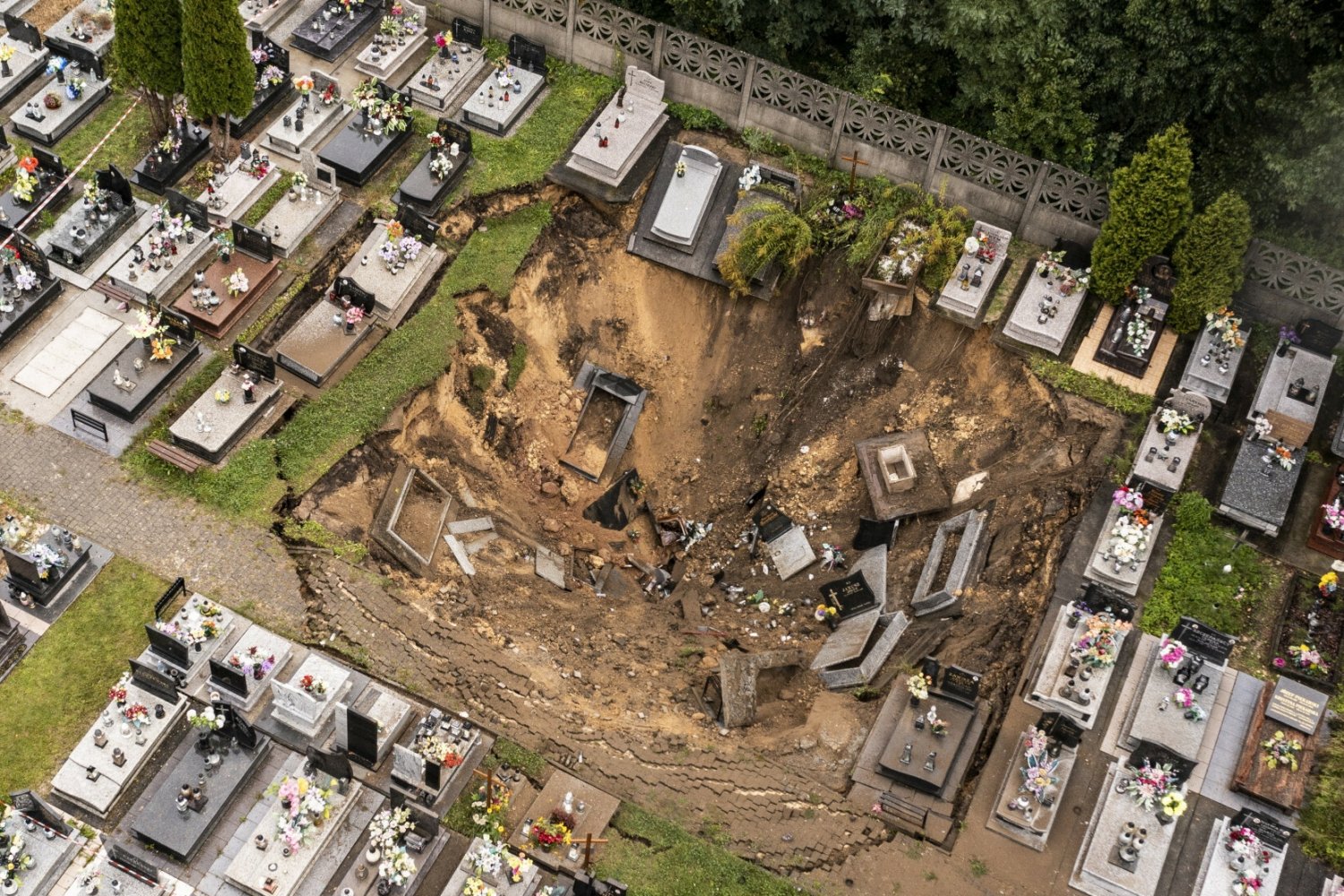 Zapadlisko w Trzebini.