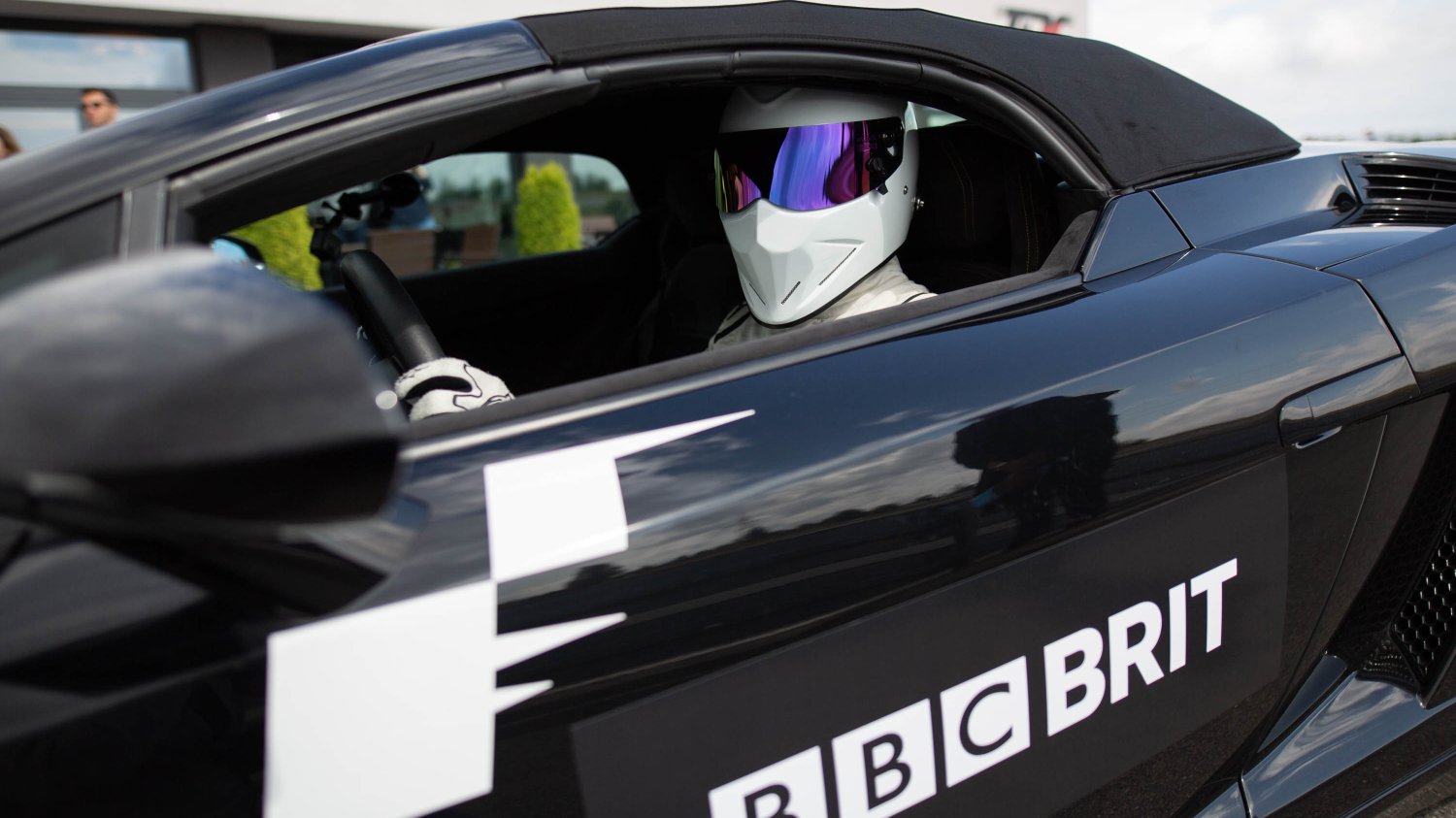 Stig odwiedził Tor Łódź. A ja miałem okazję przejechać się z nim i opowiedzieć o pierwszym odcinku 27. sezonu Top Gear.