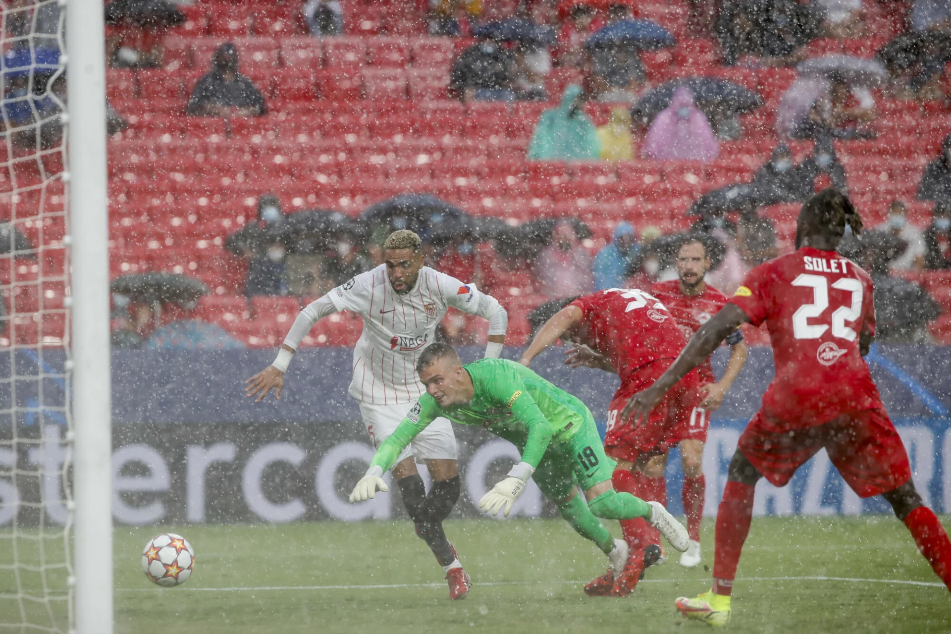 Sevilla FC tylko zremisowała z Red Bull Salzburg na początek Ligi Mistrzów