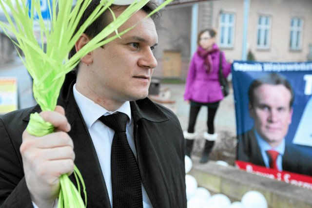 Dominik Tarczyński najwyraźniej lubi szokować. Przy okazji ściąga ciemne chmury nad PiS.
