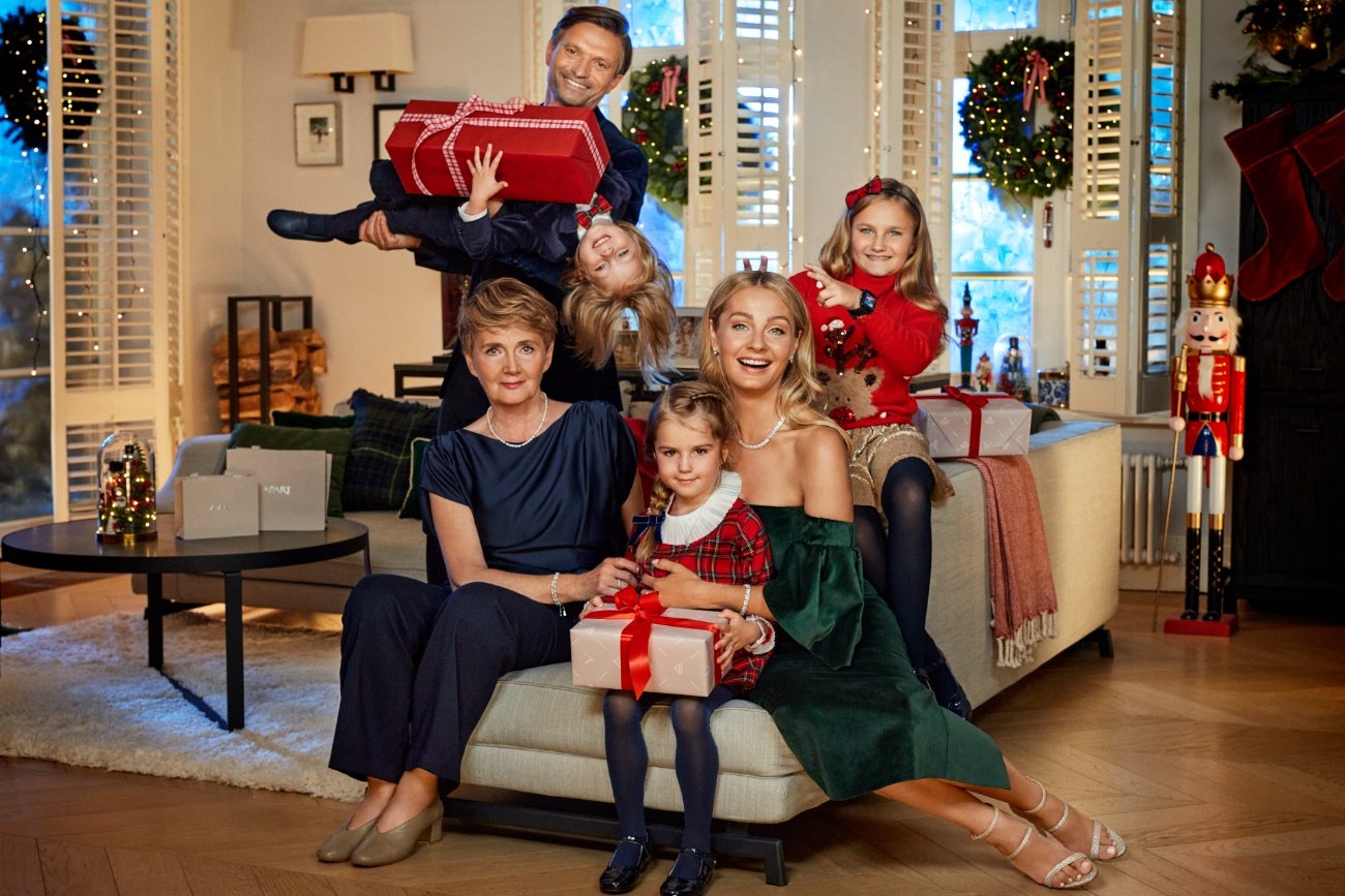 Idealny prezent, niezależnie od płci czy wieku? Postaw na smartwatch, czyli nowoczesny i łatwy w obsłudze zegarek z szeregiem praktycznych funkcji wspierających w codziennym życiu. Przyjrzyj się kolekcji marki AM:PM w sklepie Apart.pl.