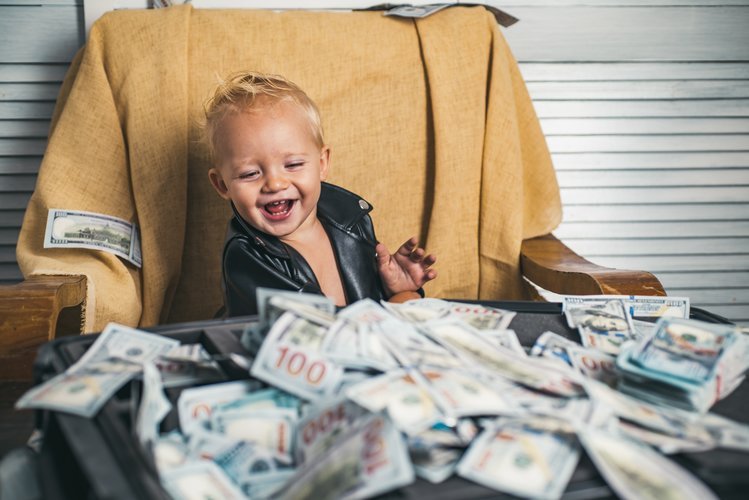 Kolejny raz zmieniono terminy obowiązywania zasiłku opiekuńczego z ZUS. Do kiedy będzie obowiązywało świadczenie według nowych zasad? Zasiłek opiekuńczy z ZUS na dzieci. Do kiedy będzie można otrzymywać pieniądze z ZUS na opiekę nad dziećmi?