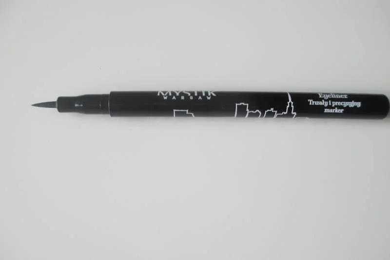Eyeliner w pisaku: precyzja i trwałość