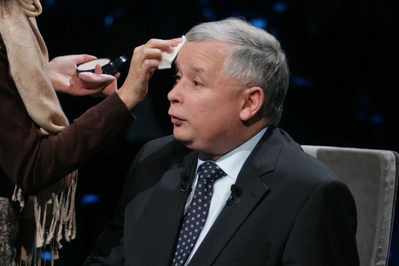Jarosław Kaczyński w studiu telewizyjnym TVN w 2007 r.
