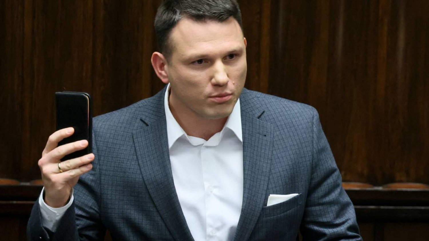 Mentzen o Pegasusie zszokował. Jak sprawdzić, czy byliśmy podsłuchiwani?