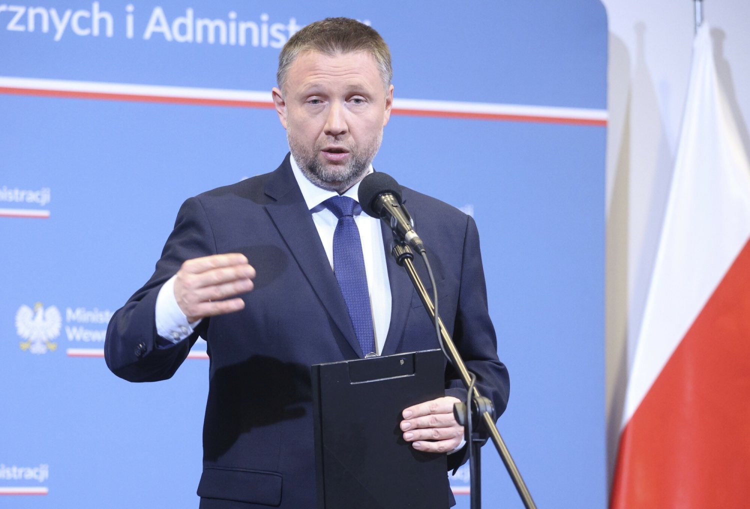 Polacy dostają SMS-y od MSWiA. Ministerstwo wydało komunikat