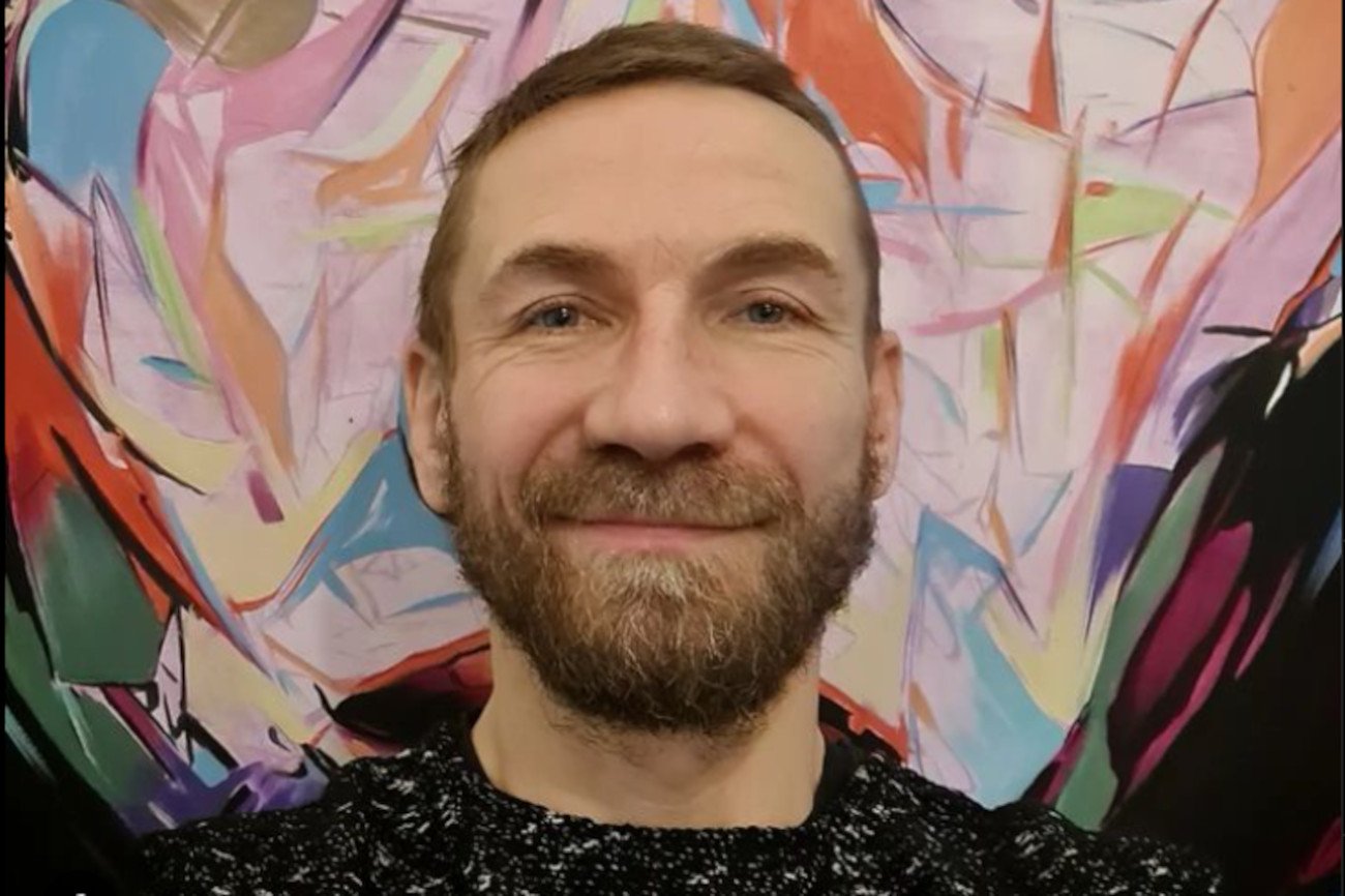 Przemysław Kossakowski zniknął z show-biznesu.