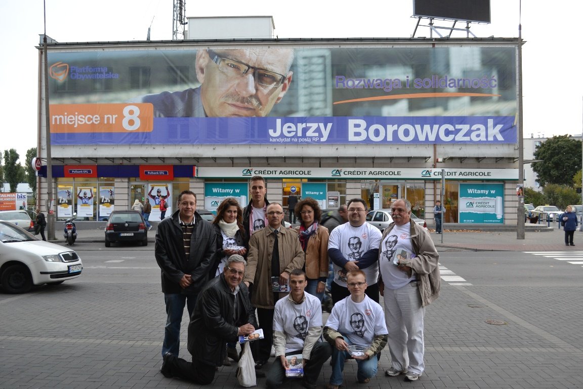 Członkowie mojego Sztabu Wyborczego, Andrzej Rzeczycki klęczy pierwsze z lewej.
