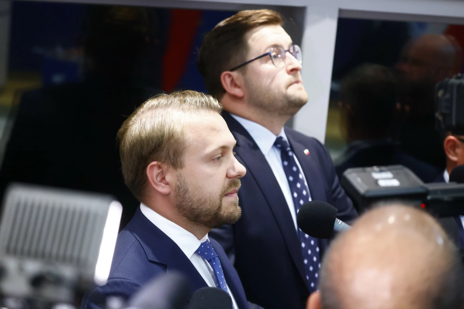 Poseł Jacek Ozdoba z Suwerennej Polski na konferencji prasowej w MON.