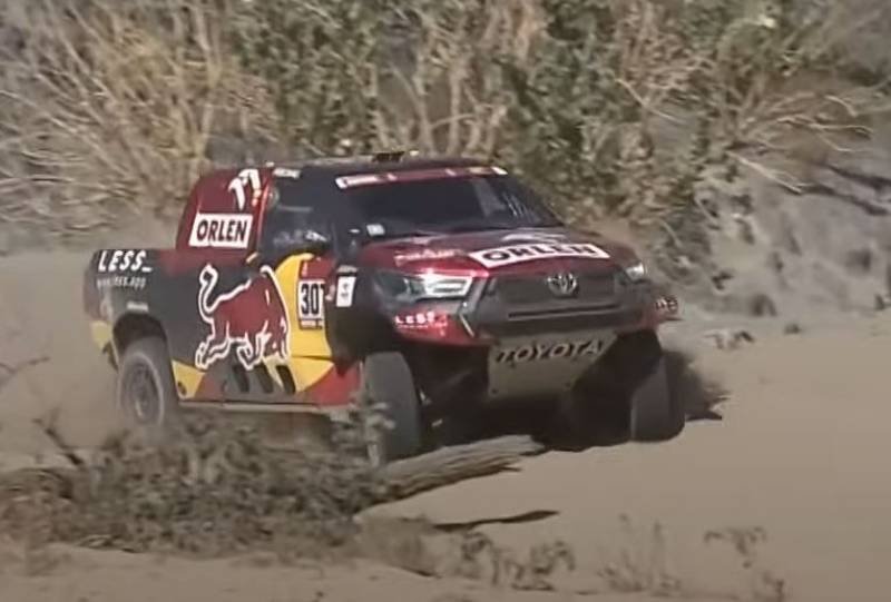 Jakub Przygoński świetnie radzi sobie na trasie Rajdu Dakar 2021.