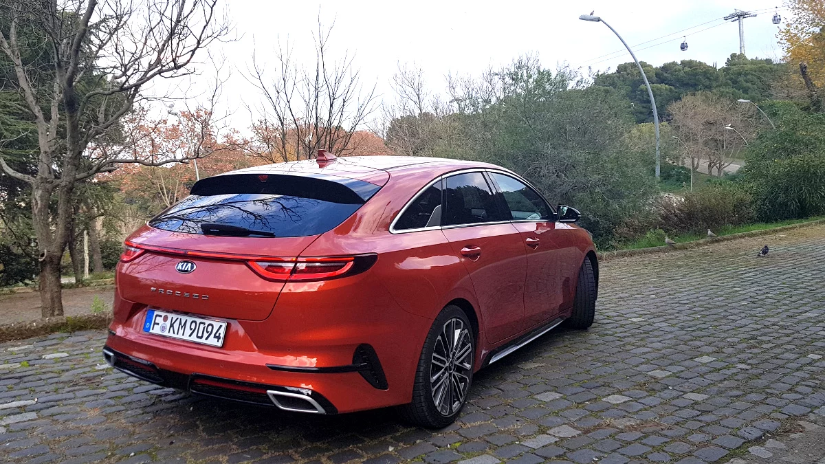 Shooting brake to takie trochę kombi, trochę coupe. Samochód jest zgrabny i po prostu ładny.