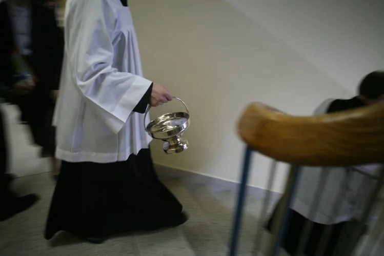 Ksiądz wysłał wiernym druczki na przelew.