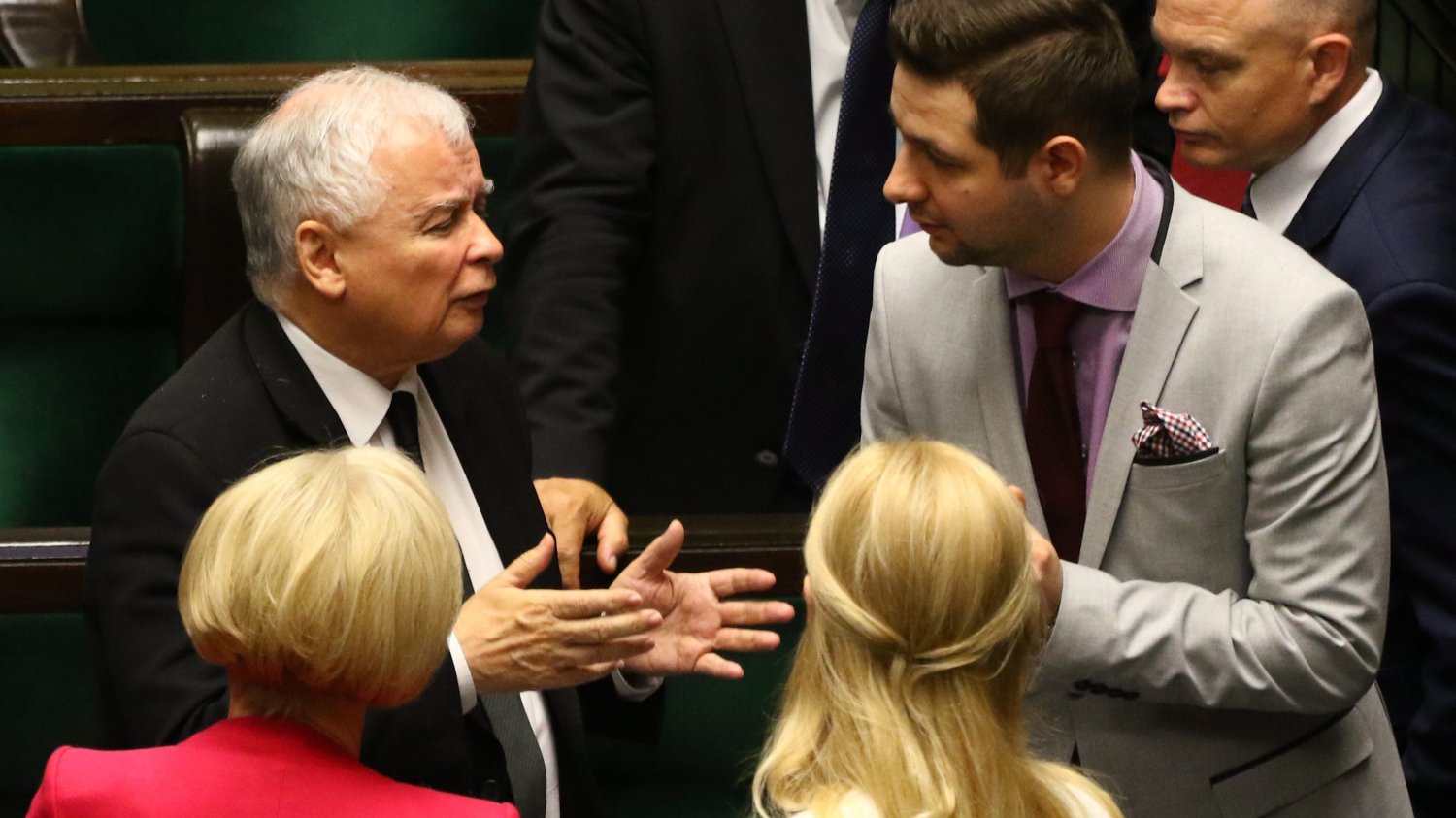 Gorąca noc w Sejmie. W obronie Jarosława Kaczyńskiego stanęło wiele osób