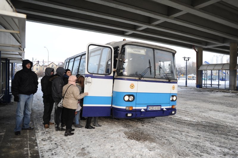 PKS Rzeszów zawiesza kursy z związku z zakazem handlu w niedziele.