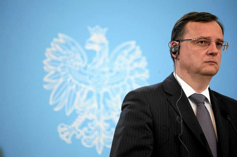 Premier Petr Neczas poda się do dymisji, by umożliwić jego koalicji uformowanie nowego rządu.