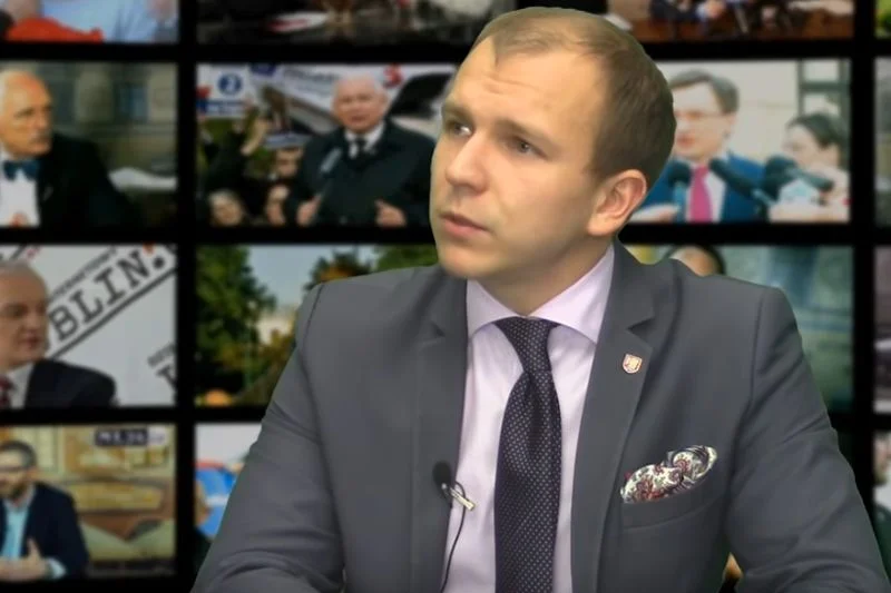 Jedna z pracownic wyraźnie wyszła przed szereg.
