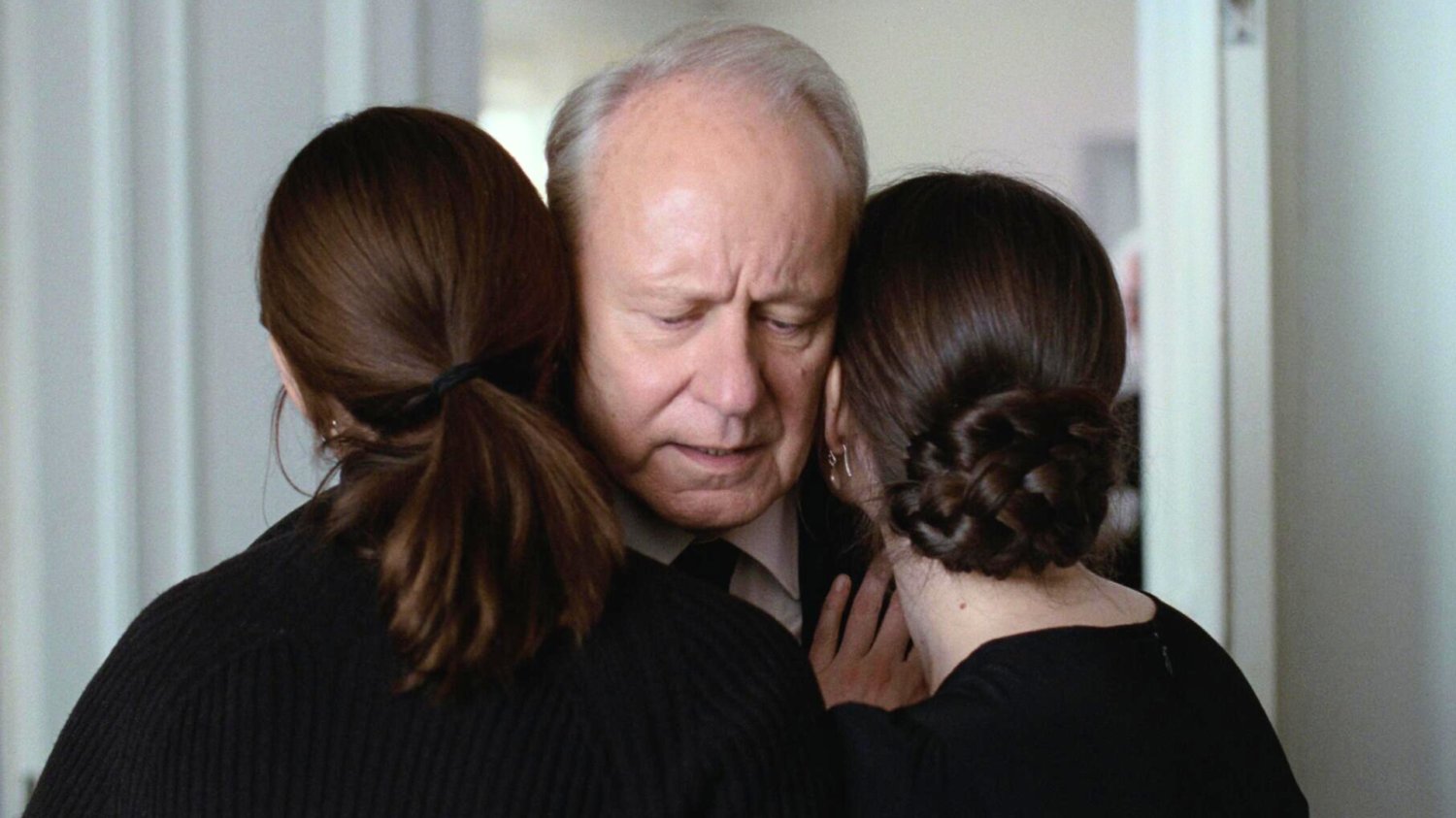 "Wartość sentymentalna" już na VOD. Arcydzieło z Polką, które porusza do głębi Stellan Skarsgård w filmie "Wartość sentymentalna"