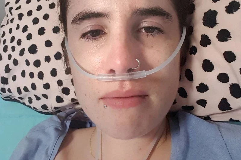 Holly pokazuje postępującą, nieuleczalną chorobę na Instagramie