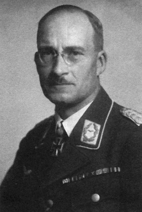 Generał Reiner Stahel. Jego krewny neguje, że nazistowski dowódca był mordercą.