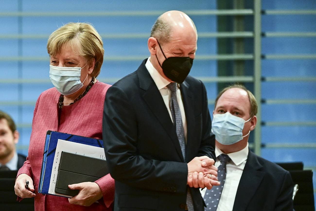 Przyszły kanclerz Niemiec Olaf Scholz miał opowiedzieć się za wprowadzeniem obowiązkowych szczepień przeciw COVID-19.