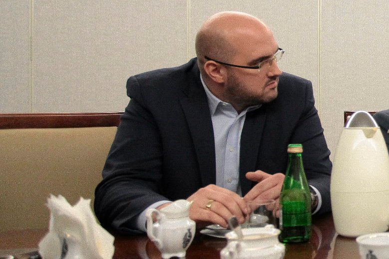 W wieczornym programie "Wiadomości" zaapelowano o nieupolitycznianie śmierci Pawła Adamowicza. Wyszło dokładnie odwrotnie.