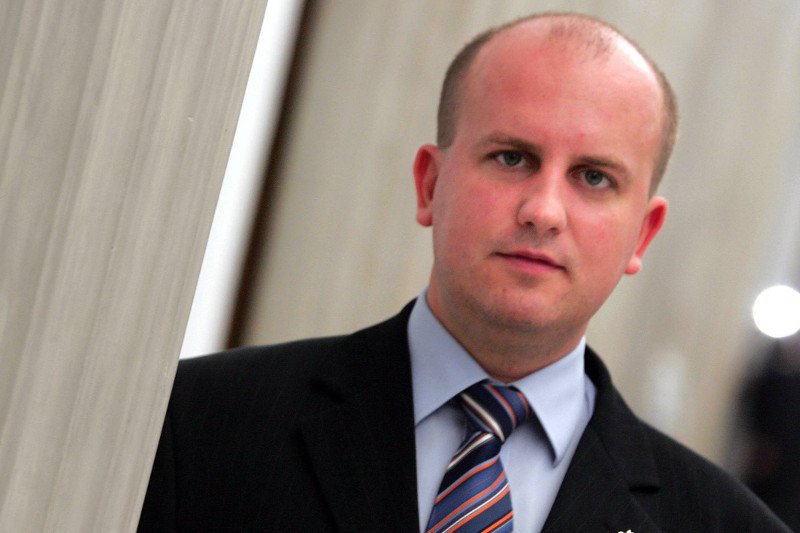 Pod samochodem posła Górskiego znaleziono tajemniczy pakunek.