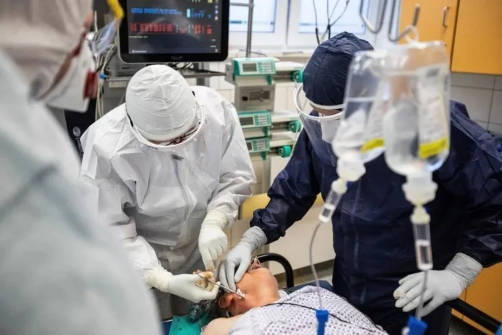 "Rzeczpospolita", ujawniając raport NIK, poinformowała, że Agencja Wywiadu miała stać za nieudanym zakupem 1241 respiratorów.