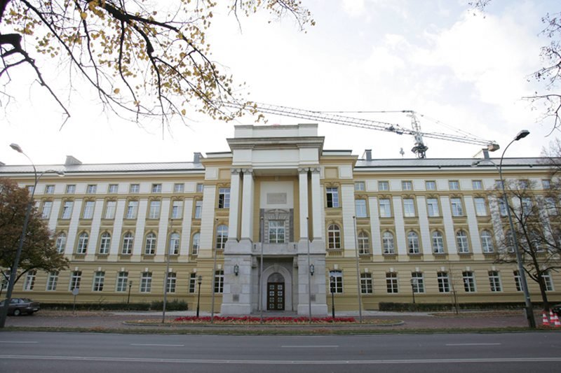 Ekspert bez licencjatu w Kancelarii Premiera