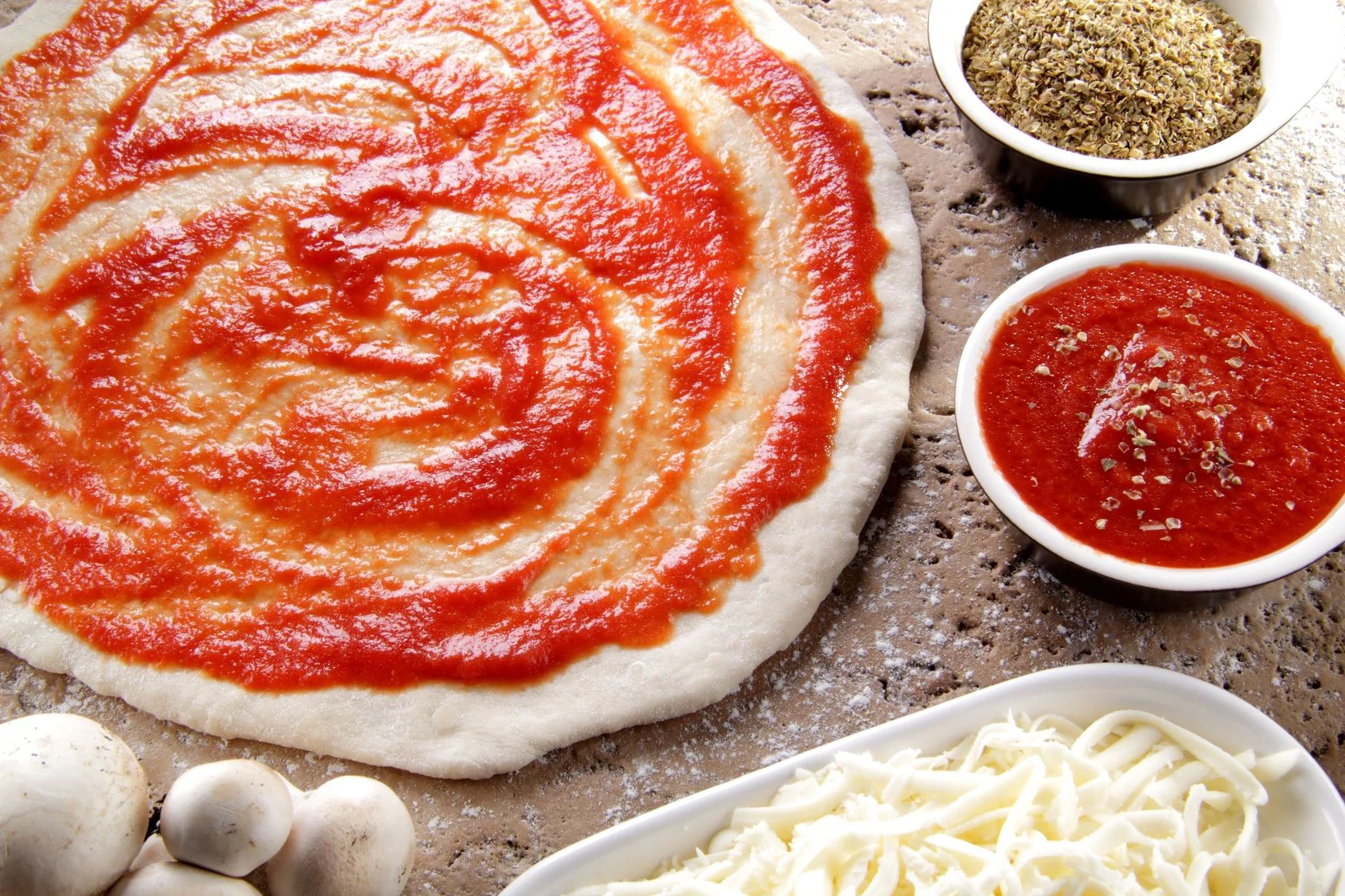 Jeśli we Włoszech, w nieturystycznej knajpie, skusicie się na pizzę peperoni, niewykluczone, że zamiast upragnionych plastrów salame piccante dostaniecie pizzę wegetariańską z paprykami. Dla bezpieczeństwa lepiej prosić o diavolę.