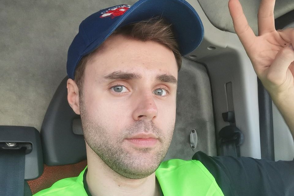 Aktor Marcin Januszkiewicz został kurierem.