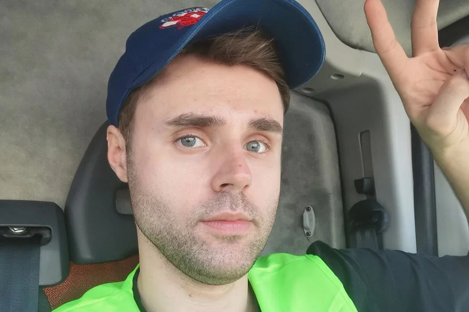 Aktor Marcin Januszkiewicz został kurierem.