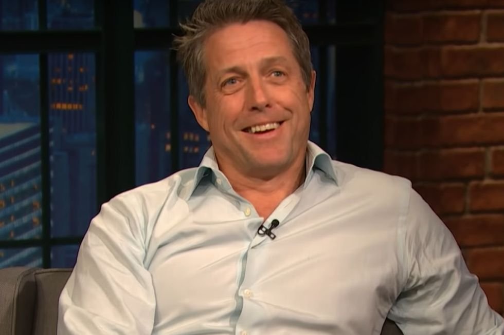 Hugh Grant nie jest już młodym i nieśmiałym bohaterem swoich najsłynniejszych filmów, ale nadal jest uwielbiany