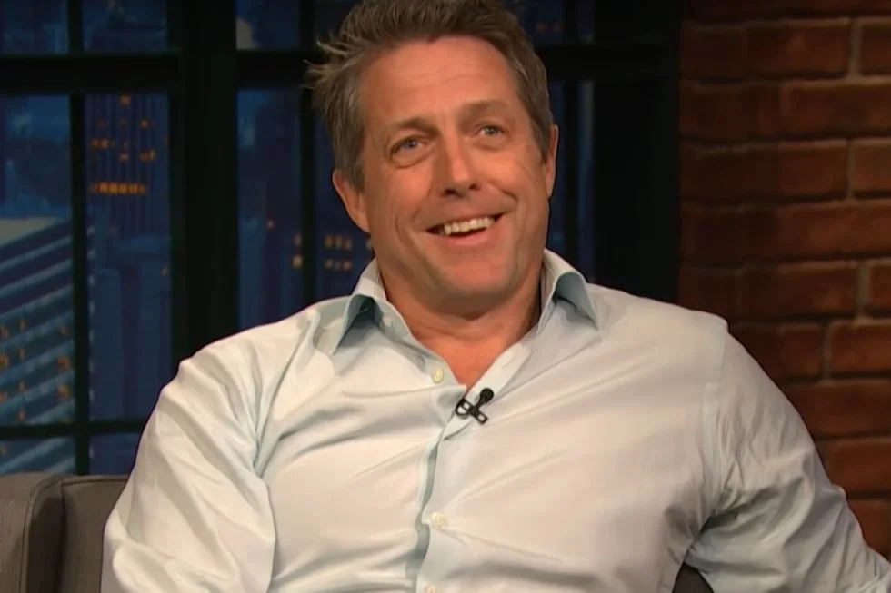 Hugh Grant nie jest już młodym i nieśmiałym bohaterem swoich najsłynniejszych filmów, ale nadal jest uwielbiany