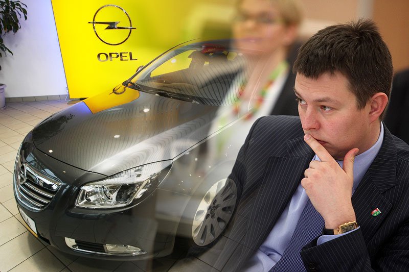 Wójt gminy Deszczno Paweł Tymszan sprzedaje swoje należące do urzędu auto, by znaleźć fundusze na remont drogi.