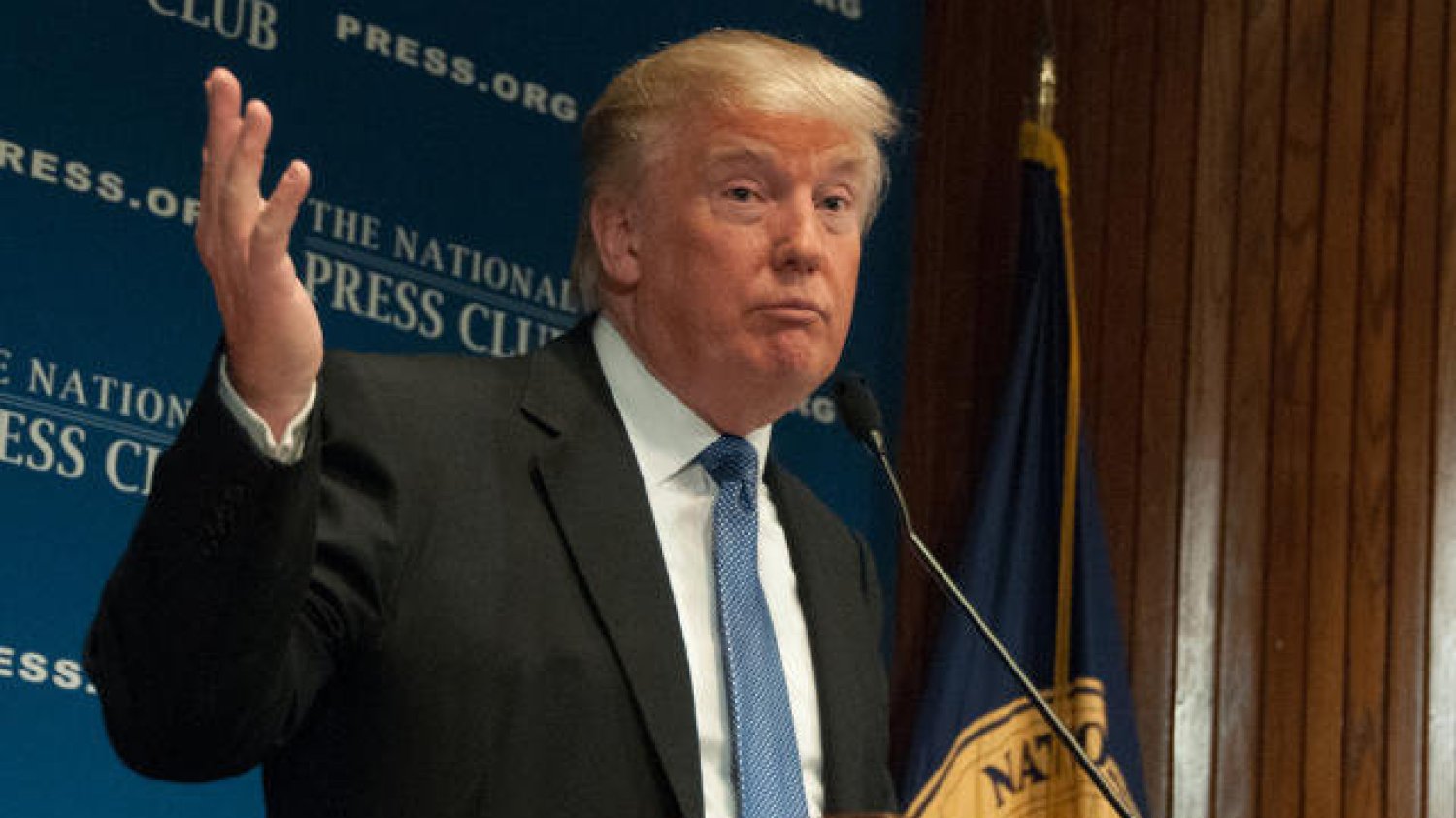 Trump, mimo swoich kontrowersyjnych wypowiedzi, cieszy się sporym poparciem.