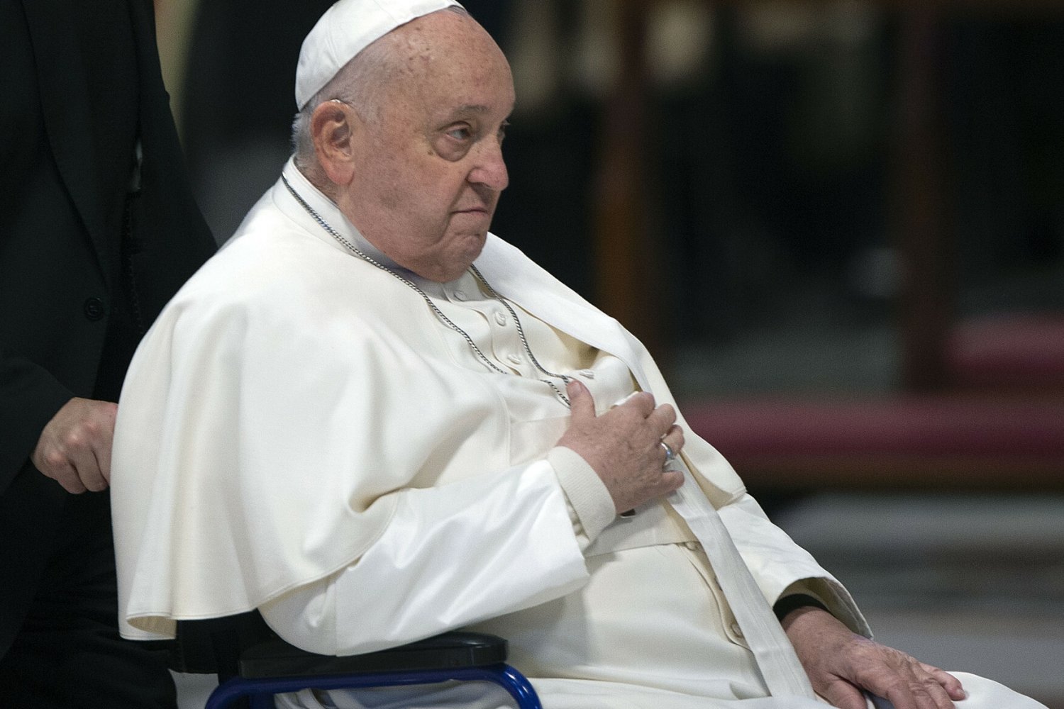 Co się dzieje z papieżem Franciszkiem? Ponownie trafił do szpitala