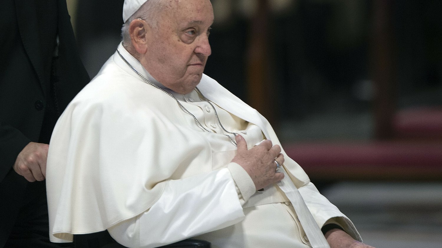 Co się dzieje z papieżem Franciszkiem? Ponownie trafił do szpitala
