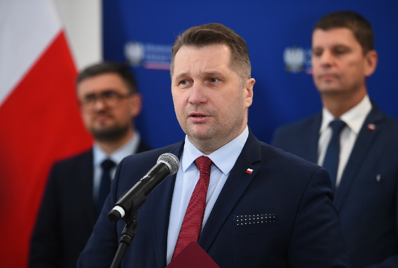 Rusza program "willa plus". Kto otrzymał nieruchomości od Czarnka?