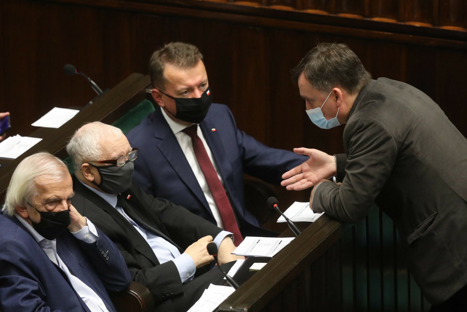 Notowania PiS spady w ciągu ostatniego miesiąca o 7 punktów procentowych.