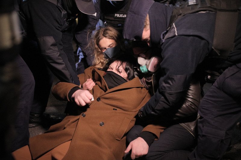 Protest kobiet przed siedzibą MEN.