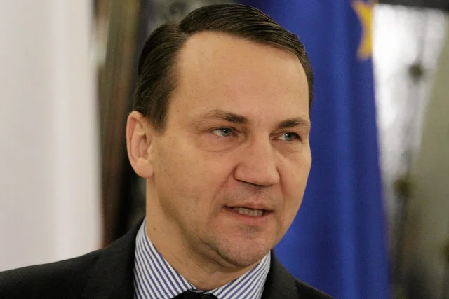 Radosław Sikorski uważa, że sprawa jego podróży jest zamknięta, o czym świadczy decyzja prokuratury