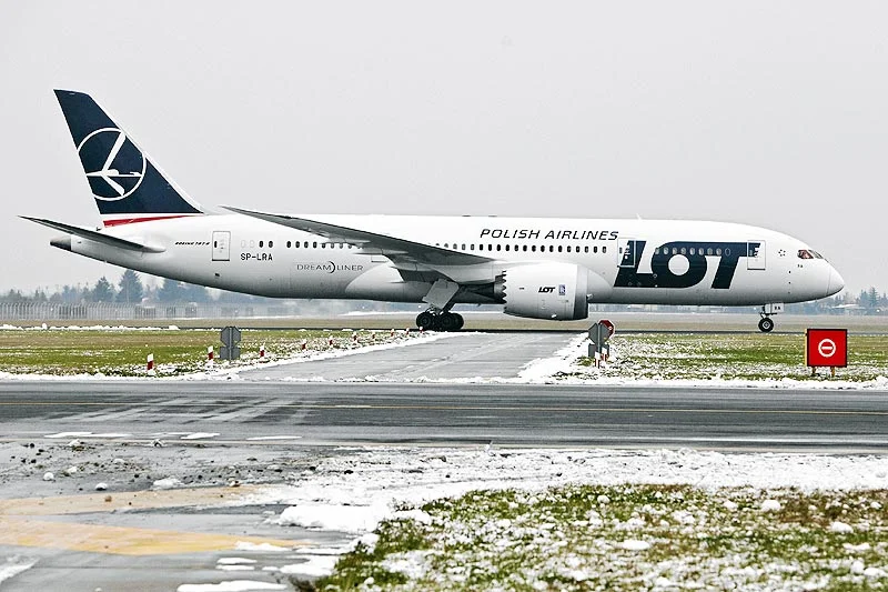 Boeing 787 Dreamliner znowu miał problemy. Musiał wrócić znad Wiednia z powodu mgły i braku uprawnień załogi do lądowania w takich warunkach.