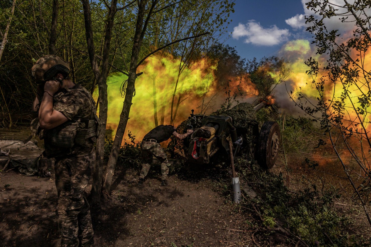 Niemcy ostrzegają przed nową bronią Rosjan. "Pali ludzi żywcem".