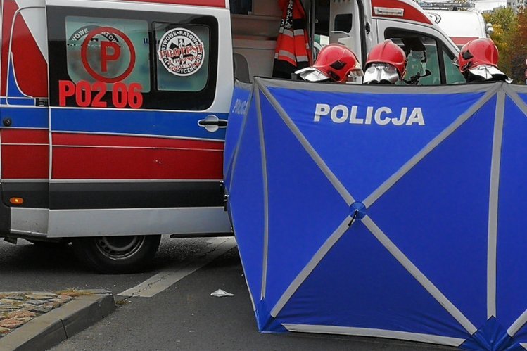 W wypadku zginęły trzy osoby. Wypadek niedaleko lotniska Pyrzowice. Nie żyją trzy osoby.