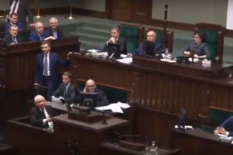 Opublikowany przez naTemat.pl film o skandalu w Sejmie z anulowanym głosowaniem obejrzano w YouTube już ponad milion razy.