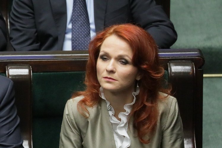 Agnieszka Kaczmarska, szefowa Kancelarii Sejmu, nie stawi się przed sądem w Olsztynie.