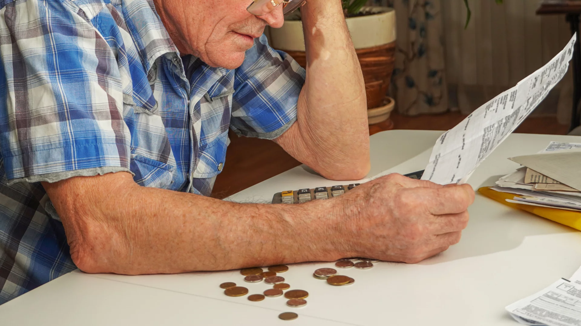 Długi seniorów w 2025 r. Najbardziej zadłużony Polak musi oddać 97 mln zł Najbardziej zadłużony Polak w 2025. Rekordzista ma 97 mln zł zobowiązań