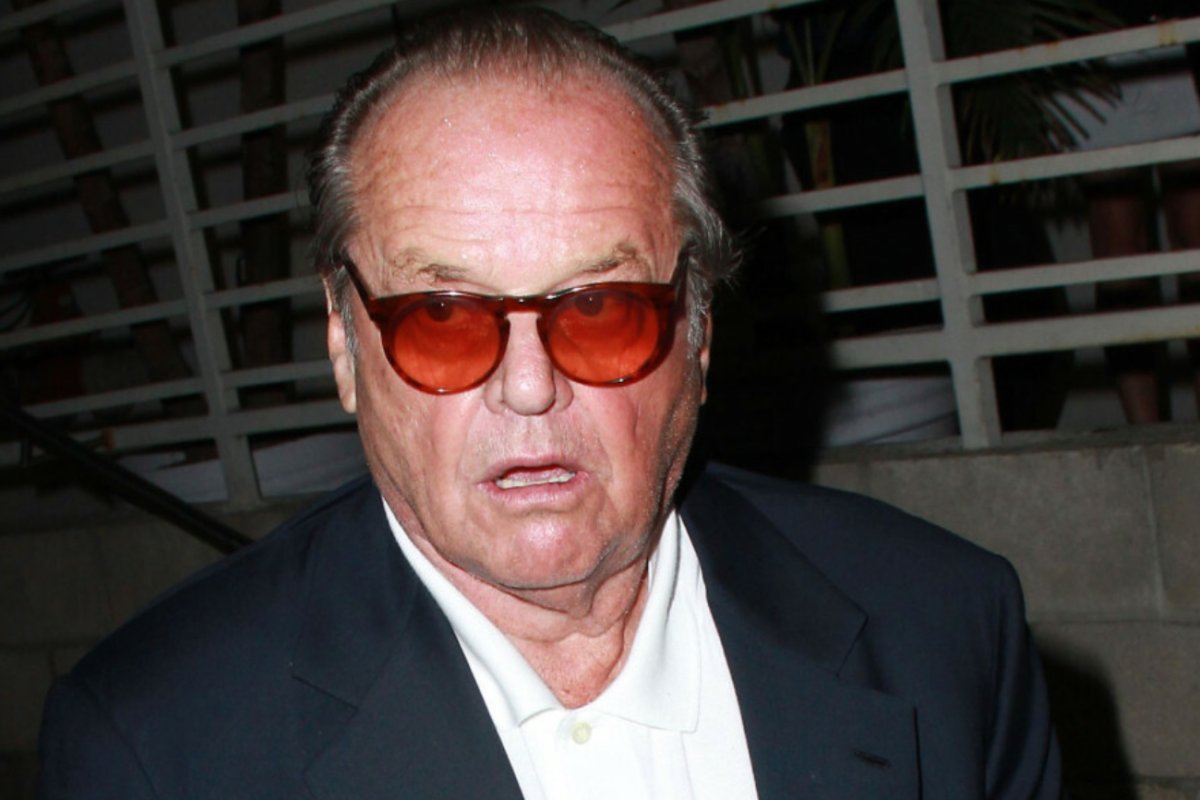 What’s going on with Jack Nicholson?  “His mind is in decay”