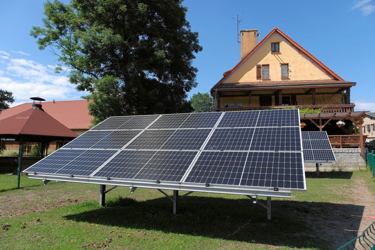 Więcej prądu ze słońca niż z atomu. Przełomowy moment w unijnej energetyce
